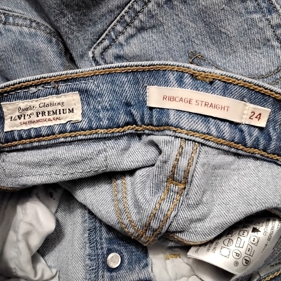 Levi's Premium Ribcage Distressed Straight Leg Cropped Jean  Size 24  Inseam 29 - Picture 6 of 7